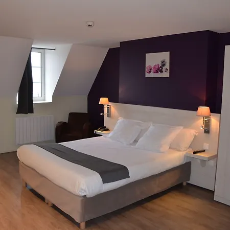 Brit Du Dauphin מלון LʼAigle