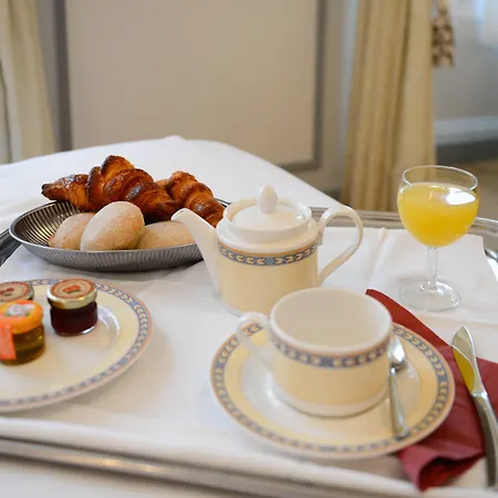Brit Du Dauphin Hotel 3*