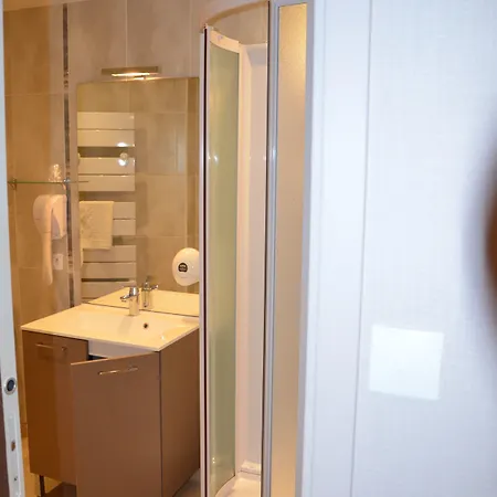 Brit Du Dauphin ホテル LʼAigle