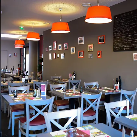 Brit Du Dauphin Szálloda LʼAigle