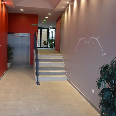 Brit Du Dauphin Szálloda LʼAigle