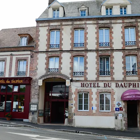 Brit Du Dauphin فندق LʼAigle