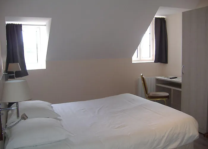 Brit Du Dauphin 3* LʼAigle